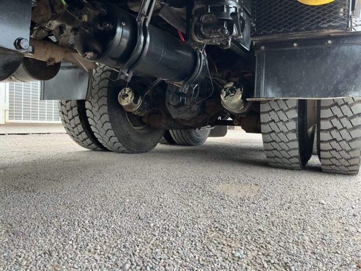 2016-freightliner-m2-106-image-47