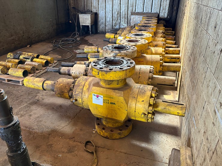 (5x$)-7-1/16”-10k-frac-valves-image-2