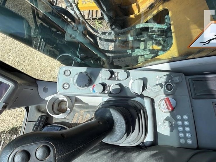 2023-deere-210-p-tier-image-14