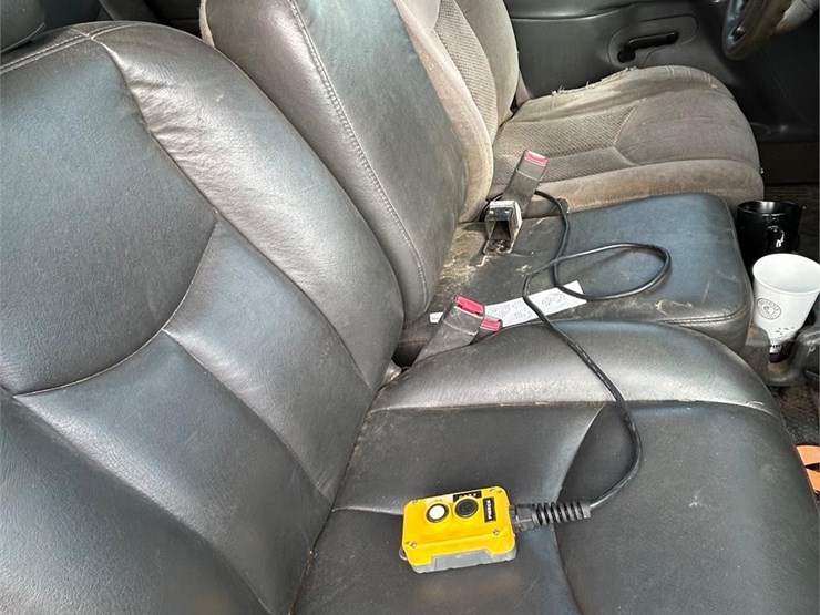 2005-chevrolet-2500-image-8
