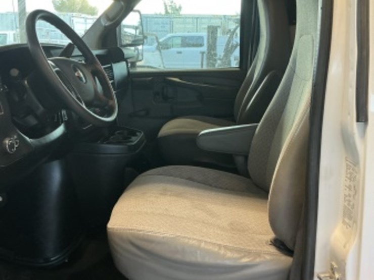 2013-chevrolet-express-3500-image-22