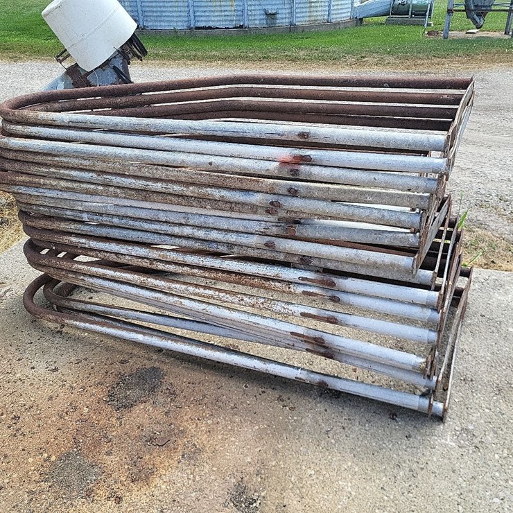 (20) Freestalls w/(4) Pipe - Tag #1247
