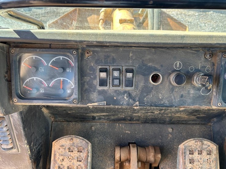 1999-caterpillar-953c-image-26
