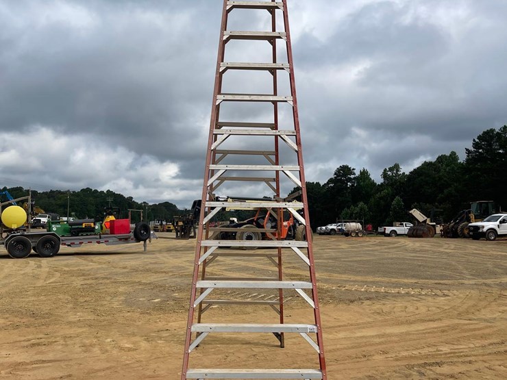 werner-20'-step-ladder-image-7