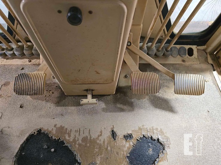 2003-caterpillar-12h-image-19