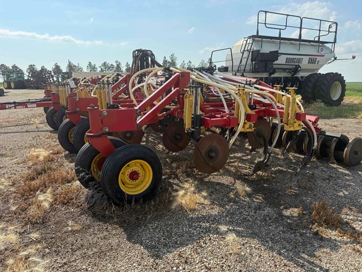 2006-bourgault-8710-air-seeder-image-41