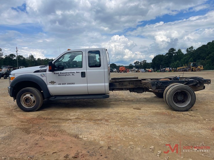 2016-ford-f-550-xl-super-duty-cab-&-chassis-truck-image-6