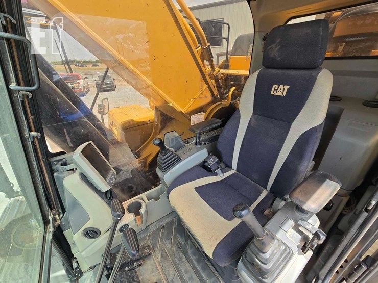 2017-caterpillar-349fl-image-15