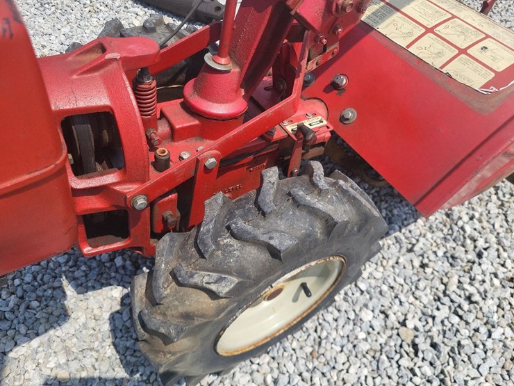 troy-bilt-horse-rear-tiller-image-12