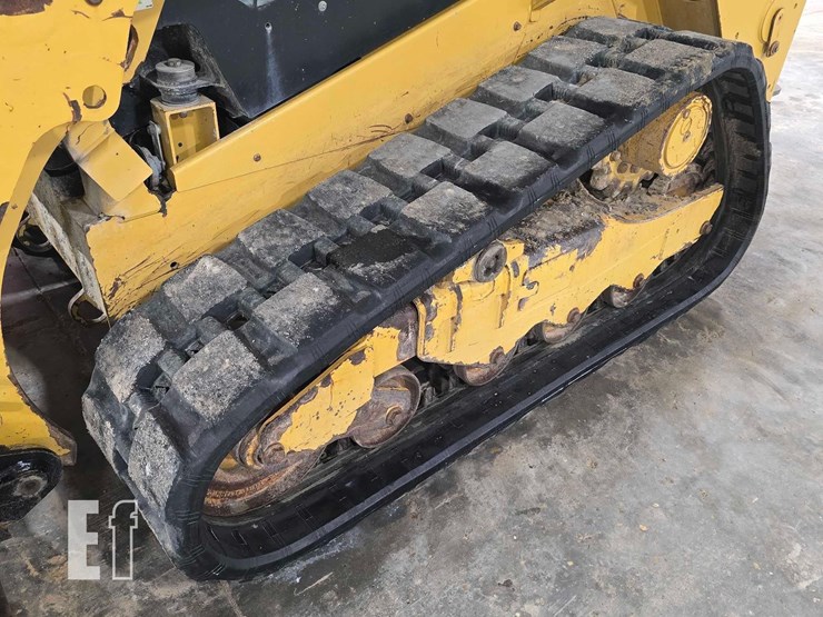2015-caterpillar-259d-image-32