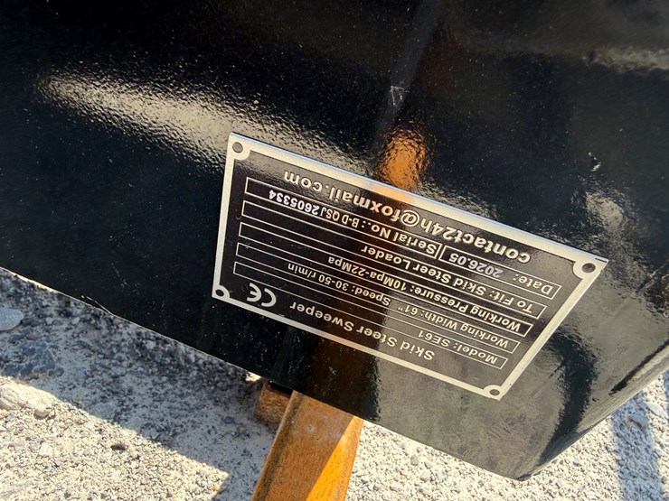 #2035-•-unused-future-sc61-70"-skid-steer-sweeper-b-dqsj2605334-inv#49443-image-10