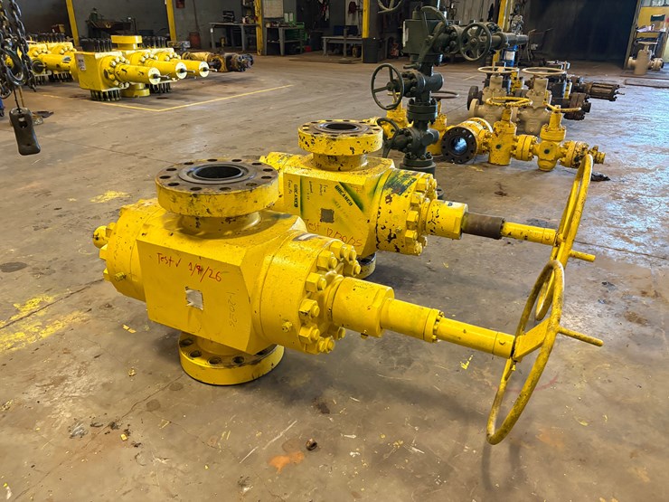 (2x$)-7-1/16”-10k-frac-valves-image-3