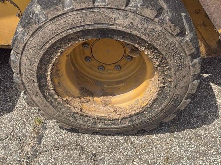 2021-caterpillar-236d3-image-19