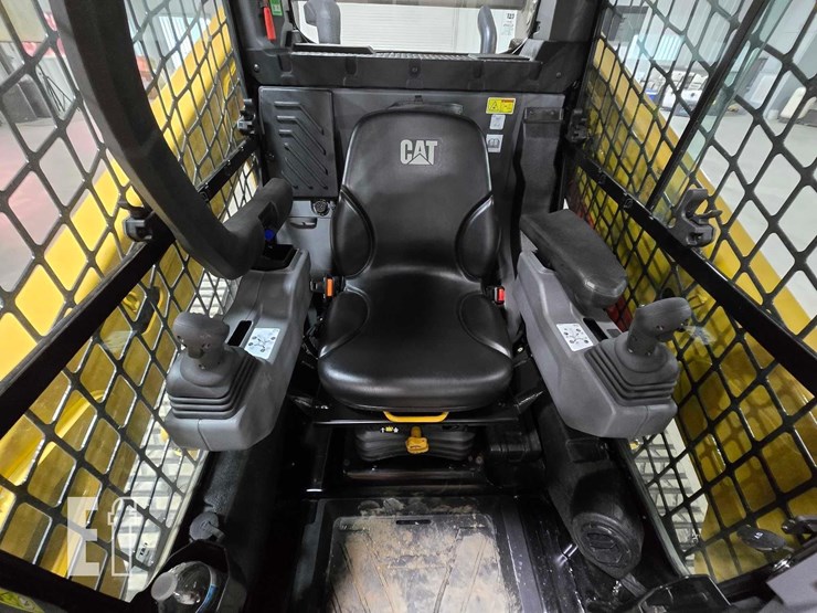 2025-caterpillar-255-image-14