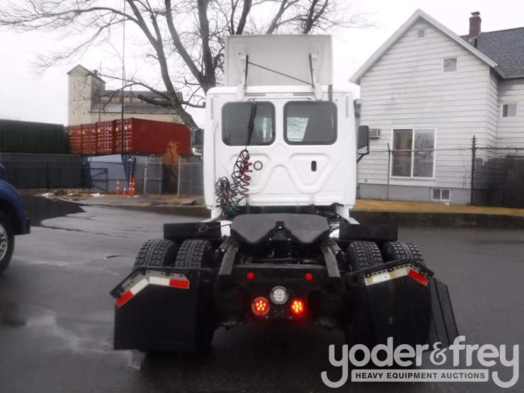 2018-freightliner-cascadia-113-image-3