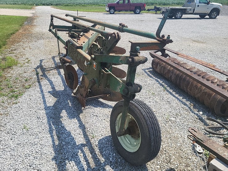 oliver-545-in-furrow--4-bottom-moldboard-plow-w/coulters-image-4