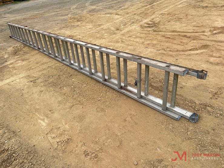 40'-aluminum-extension-ladder-image-3