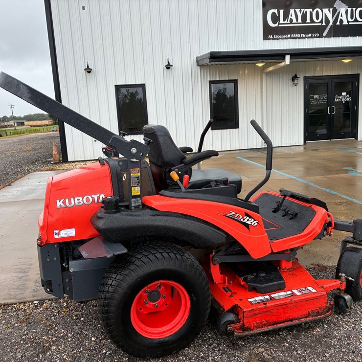 KUBOTA ZD326
