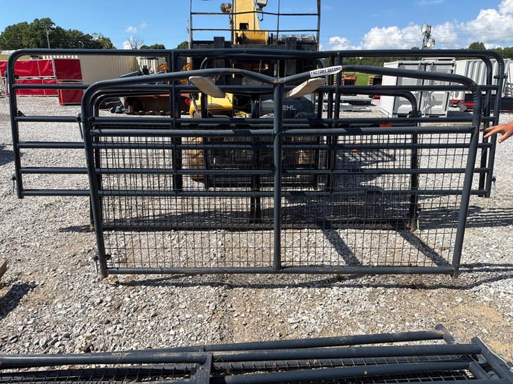 #73-•-8ft-tarter-gate-image-1