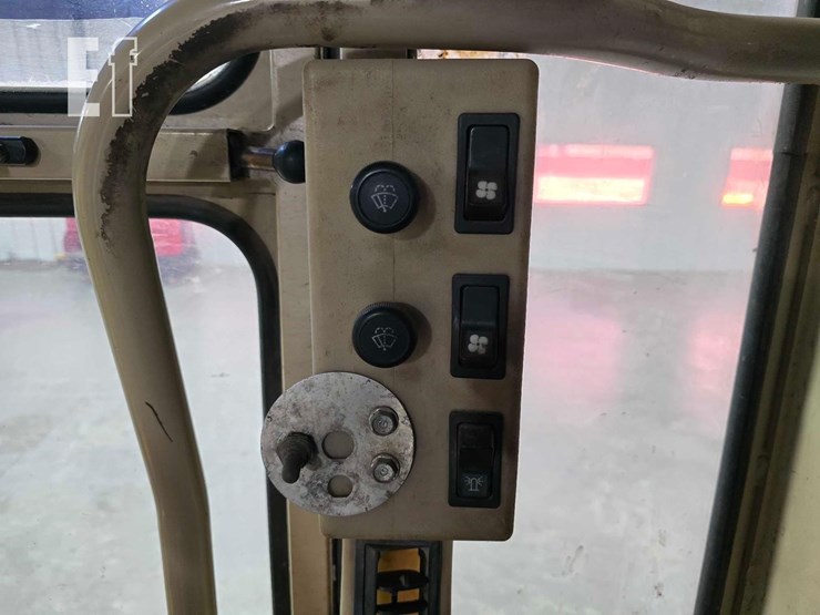 2004-caterpillar-140h-image-20