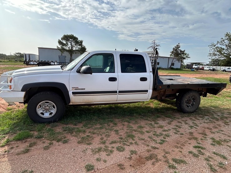 2005-chevrolet-2500-image-2