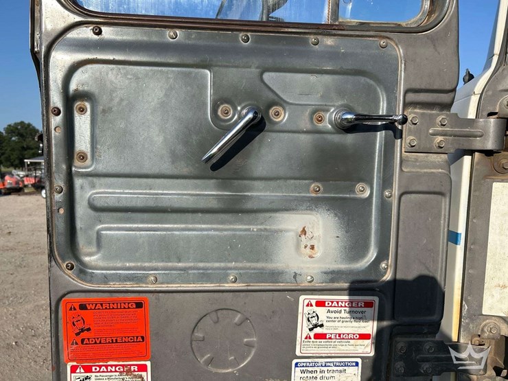 1994-mack-dm690s-image-12