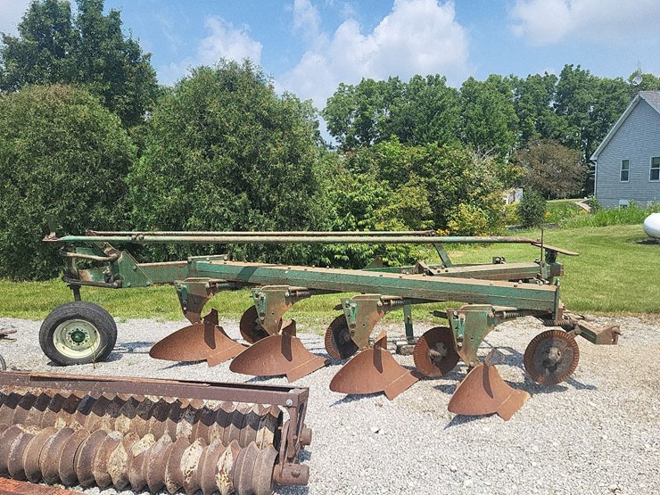 oliver-545-in-furrow--4-bottom-moldboard-plow-w/coulters-image-2