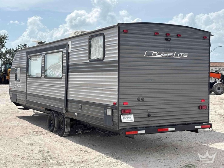 2019-forest-river-t/a-travel-trailer-image-3