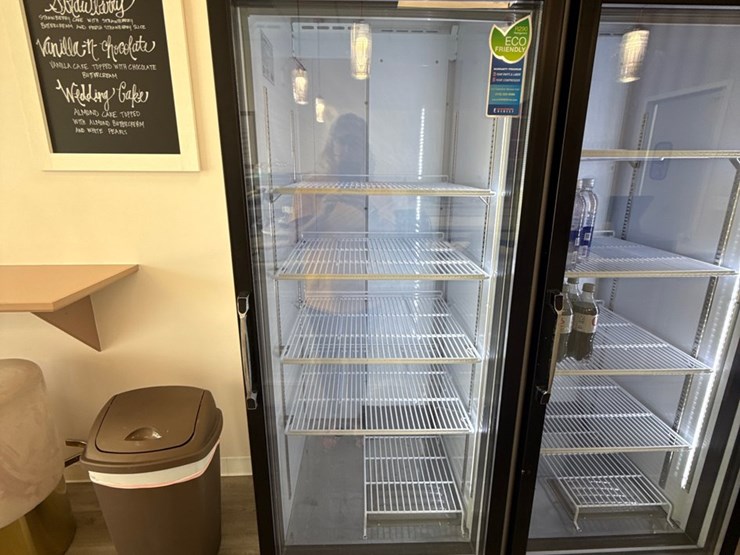 #7051-•-(1)-everest-refrigeration-emgr20-cooler-image-3