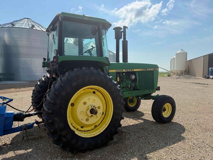 john-deere-4440-image-11