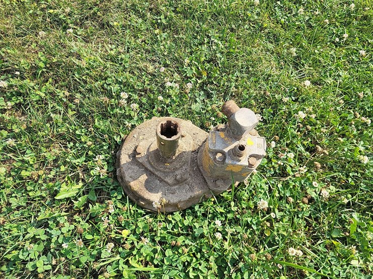 long-backhoe-hydraulic-pto-pump-image-1