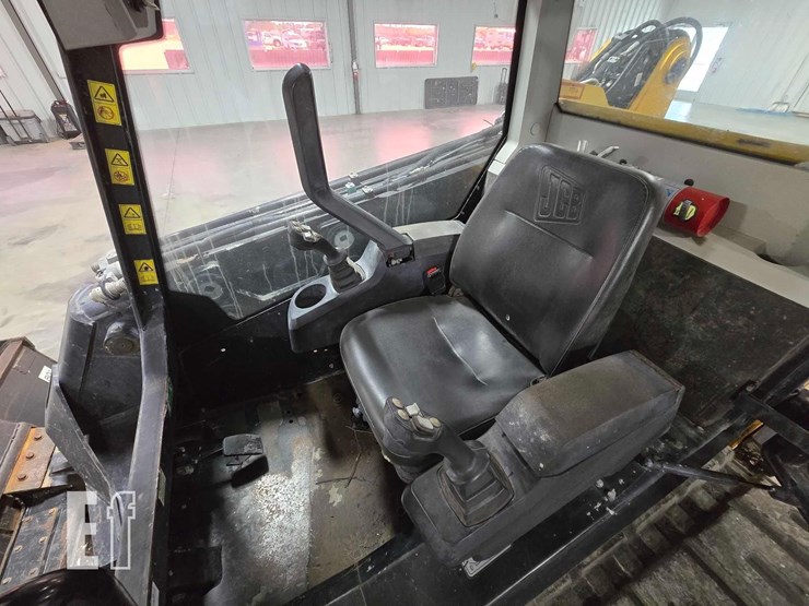 2020-jcb-3ts-8t-image-13