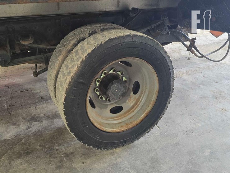 2009-ford-f550-image-25
