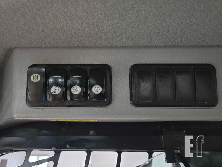 2018-caterpillar-226d-image-19
