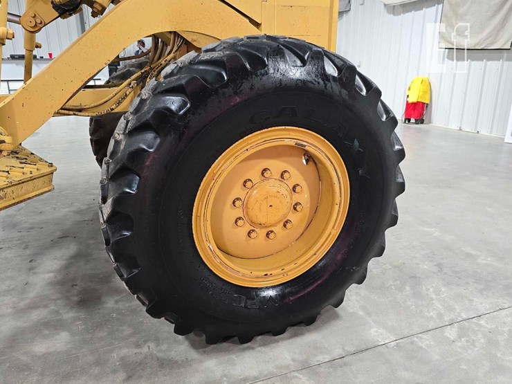 2004-caterpillar-120h-image-31