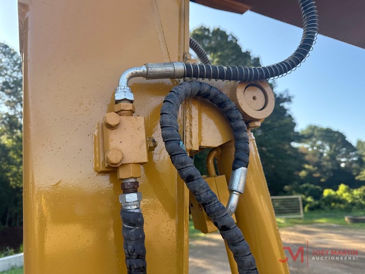 2021-caterpillar-305.5e2-image-11