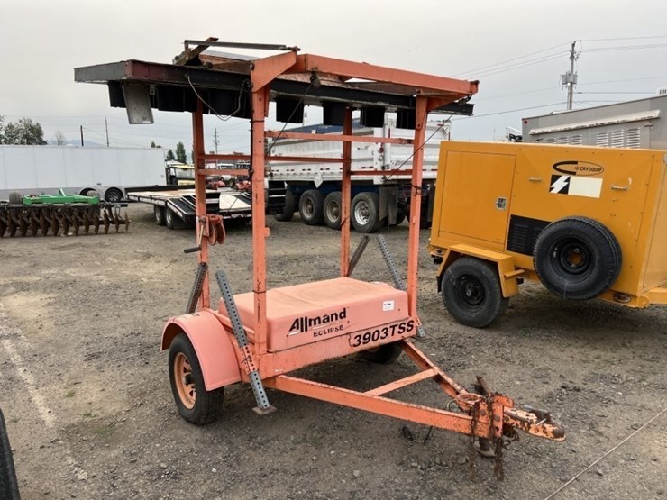 allmand-3903tss-towable-arrow-board-image-2