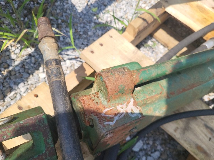 oliver-hydraulic-cylinder-w/hoses-image-3