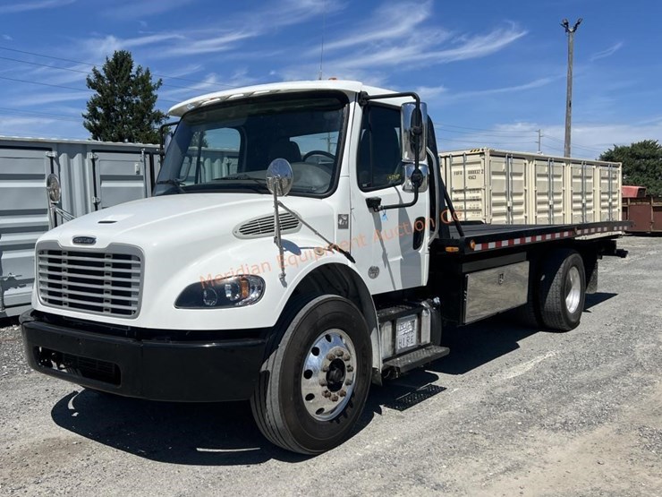 2020-freightliner-108sd-image-1
