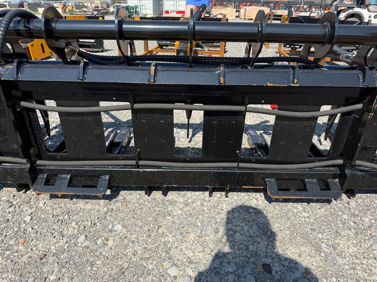 #2013-•-unused-future-clg72-70"-skid-steer-curved-log-grabber-c-hxzmq2605135-inv#48930-image-10