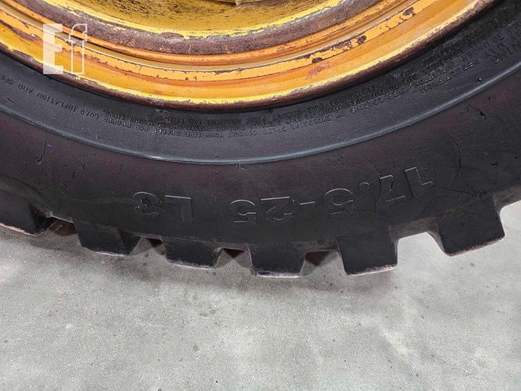 2010-caterpillar-160m-image-34