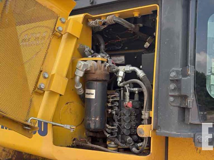 2014-komatsu-d51pxi-22-image-25