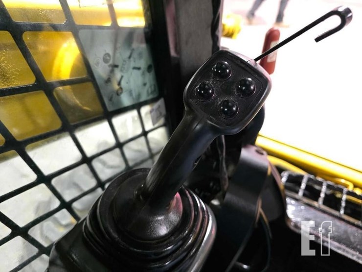 2018-caterpillar-226d-image-16