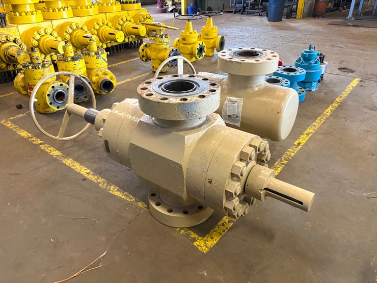 (2x$)-7-1/16”-10k-frac-valves,-field-ready-image-3