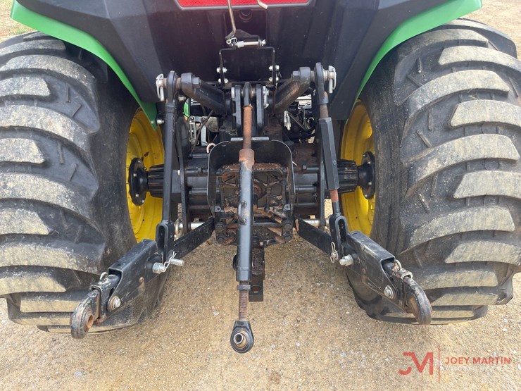 john-deere-3025e-utility-tractor-image-11