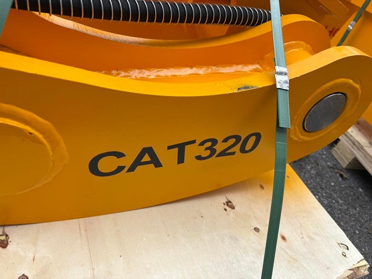caterpillar-320-image-6