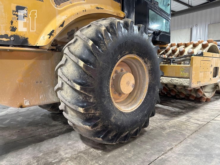 2019-caterpillar-cp56b-image-27