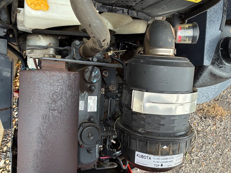 kubota-zd326-image-6