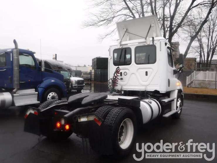2018-freightliner-cascadia-113-image-4