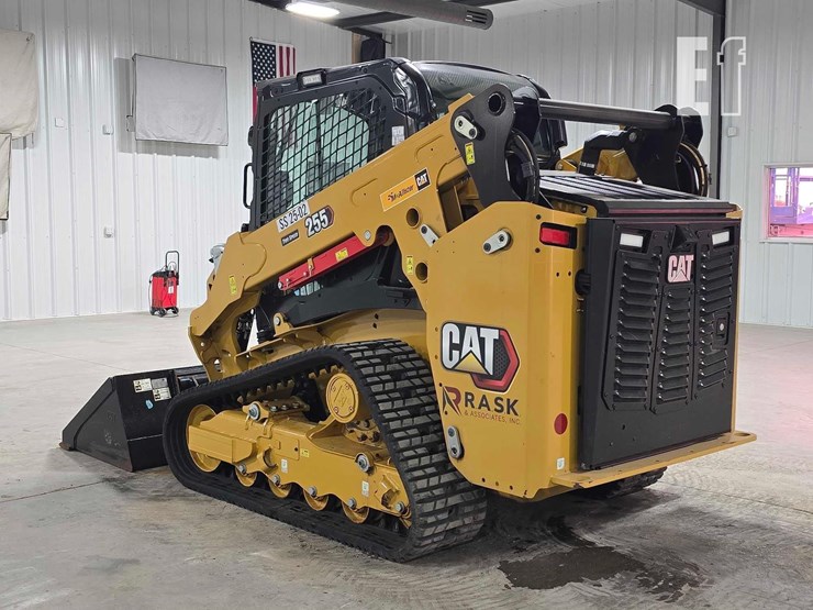 2025-caterpillar-255-image-4